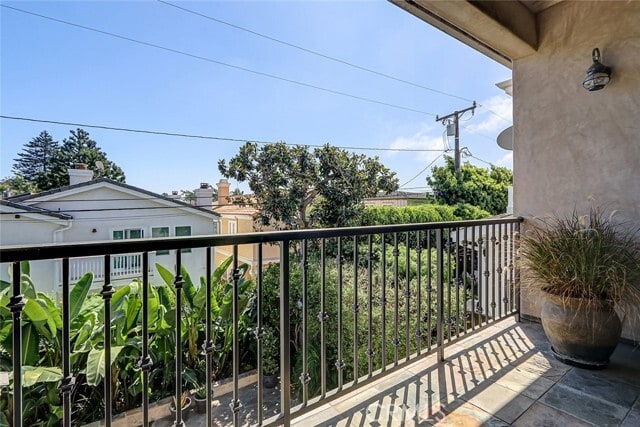 Building Photo - 3404 N Poinsettia Ave