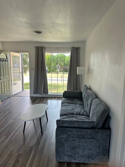 Living - 1705 NW 48th St