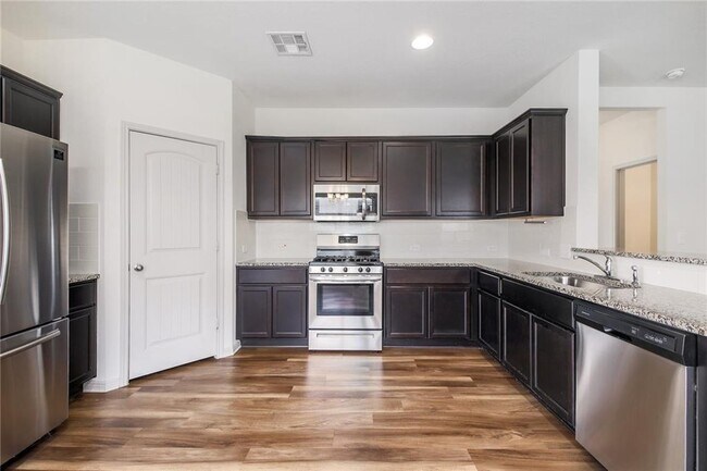 Building Photo - 109 Kleberg Ct