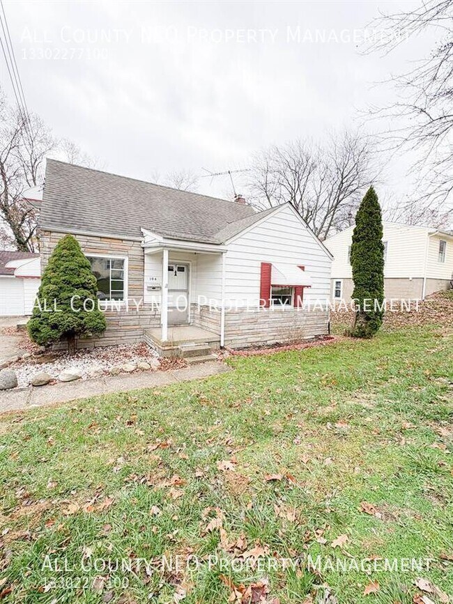 Primary Photo - 106 Selden Ave