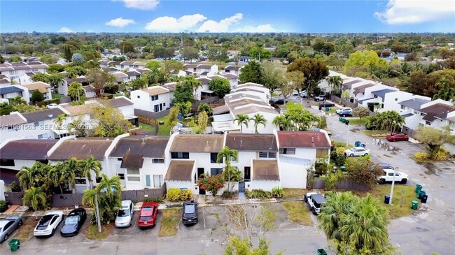 Building Photo - 10921 SW 70th Terrace