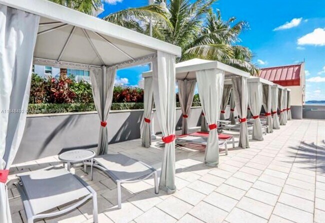 Building Photo - 1155 Brickell Bay Dr