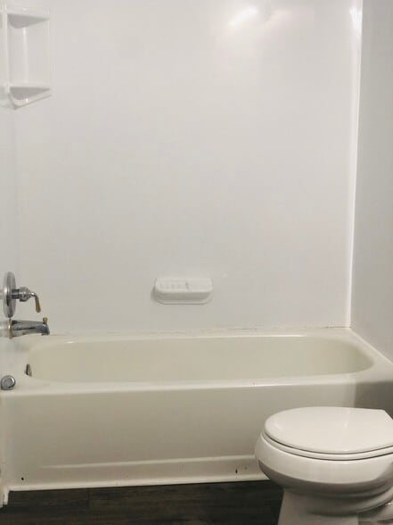 Master Bath - 1401 Key Pkwy