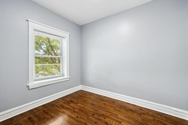 Building Photo - 1341 N Ashland Ave