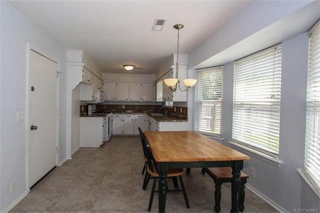 Building Photo - Updated 3 Bed 1 Bath House