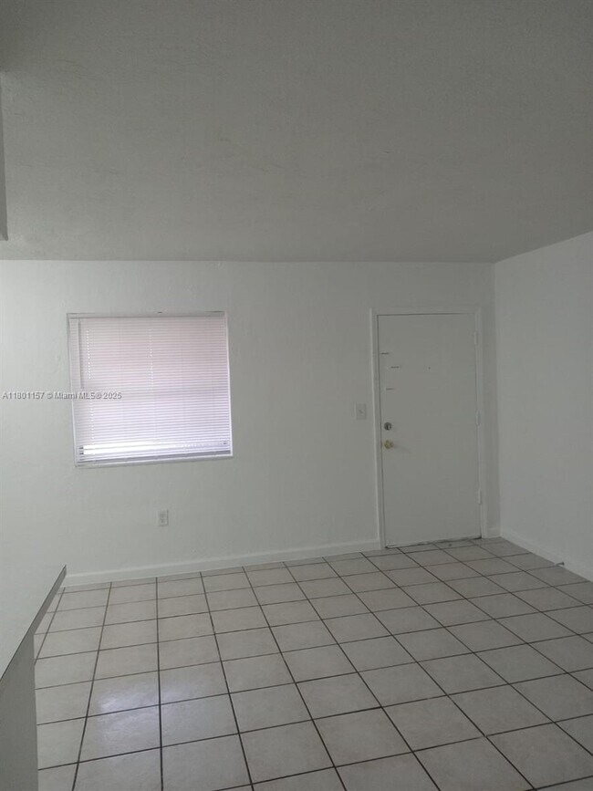 Building Photo - 1230 W 54th St