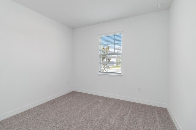 Building Photo - MOVE IN SPECIAL-Beautiful Newer Energy Efficient 4/2 Close to Lake Nona