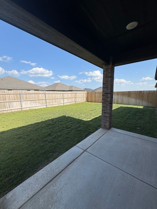 Building Photo - Large 3bedroom 2 bathroom New built 2025 1...
