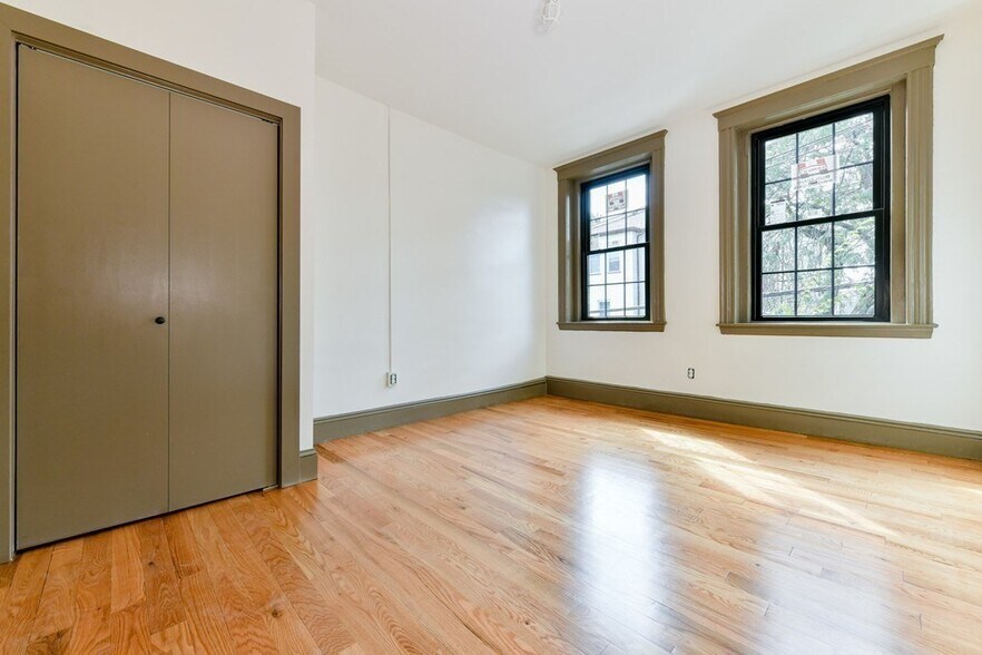 Building Photo - 113 Webster Ave