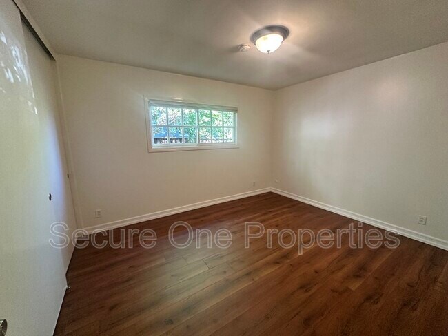 Building Photo - 23338 Los Encinos Way