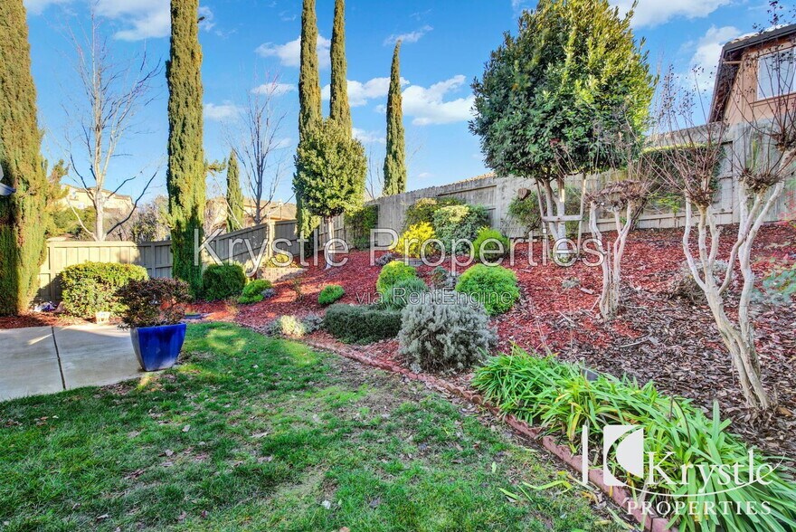 Building Photo - 8401 Benavente Ct