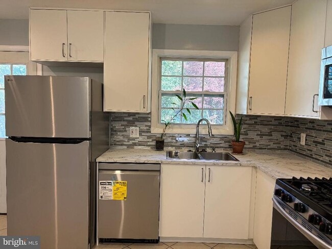 Building Photo - 5315 Manorfield Rd