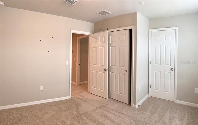 Building Photo - 975 Robin Holly St
