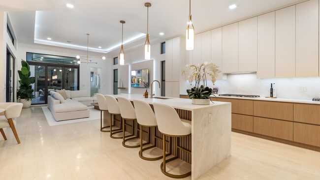 Building Photo - 17400 Rosella Rd