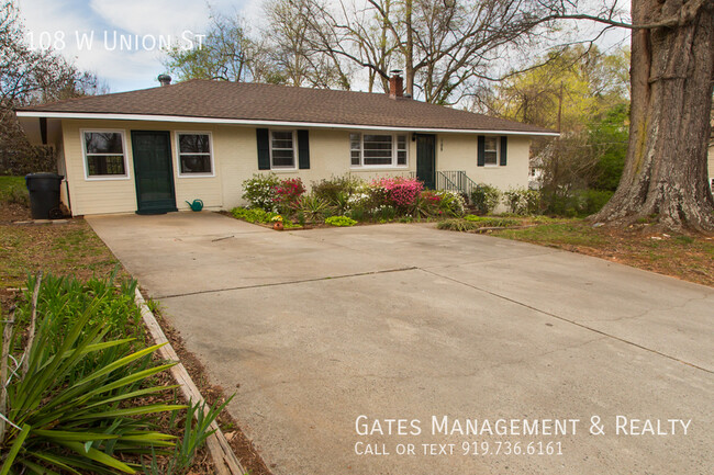 Primary Photo - Home in Historic Hillsborough - Great Loca...