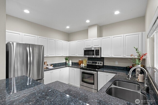 Building Photo - 401 S 51st Ct