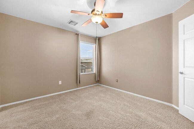 Building Photo - 4 Bedroom Home with Community Pool in Vail...