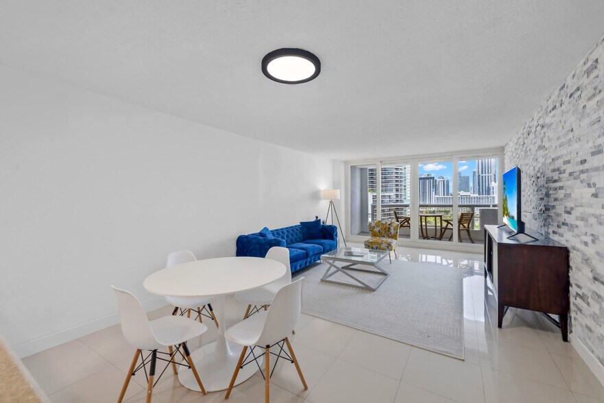 Building Photo - 1717 N Bayshore Dr