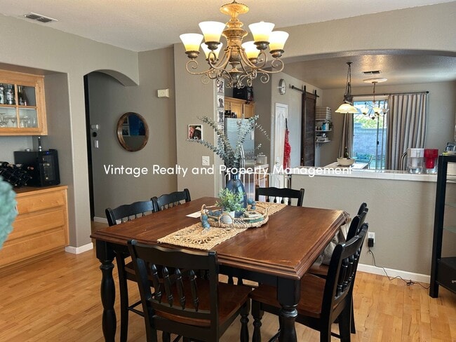 Building Photo - Charming Single-Story 3 Bedroom Home In South Natomas!!!