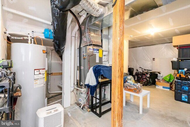 Building Photo - 18 Needle Ct