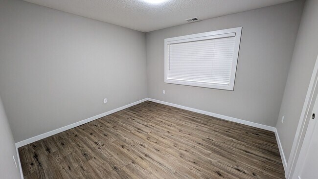 Building Photo - 3 bedroom 1 bath single level home