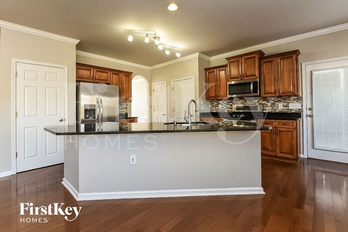 Building Photo - 6675 River Island Cir