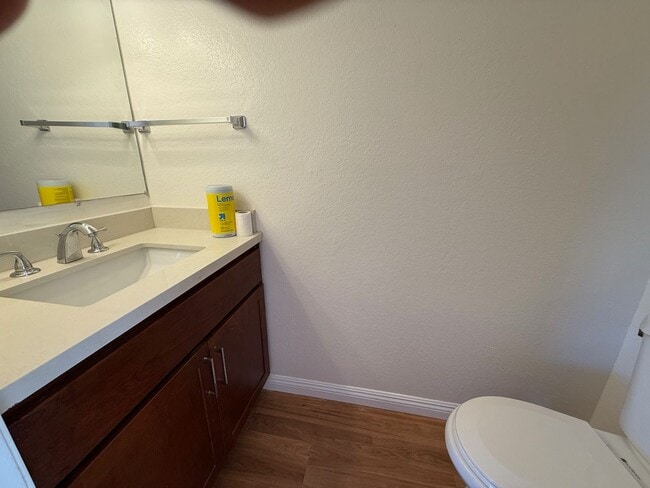 Building Photo - STU526