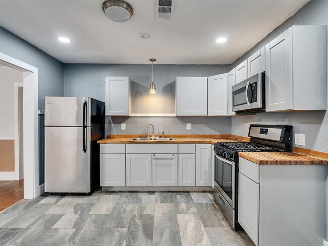 Building Photo - 5224 Bernardo De Galvez Ave