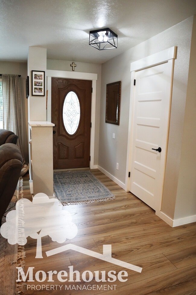 Building Photo - 10440 Meadow Lark Dr