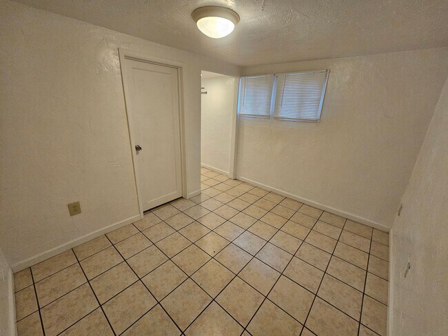 Building Photo - Apartment for Rent in Chico! 2 Bedroom 1 Bathroom + Bonus Room