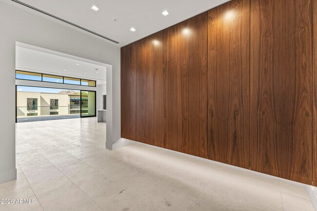 Building Photo - 6587 N Palmeraie Blvd