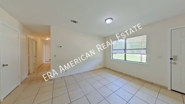 Building Photo - 160 Twin Trees Dr