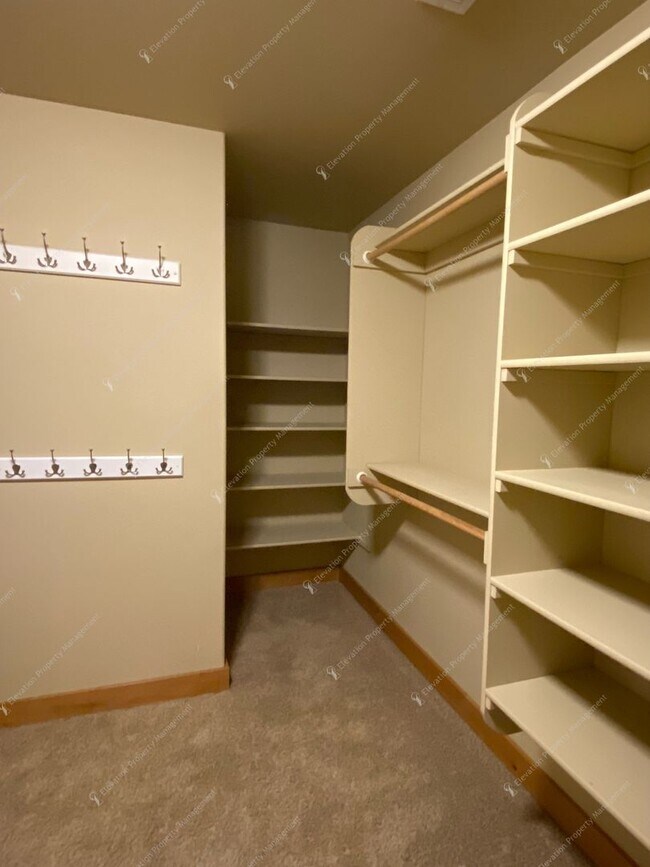 Building Photo - *Coming Soon* Charming Old Bend Rental | 3...