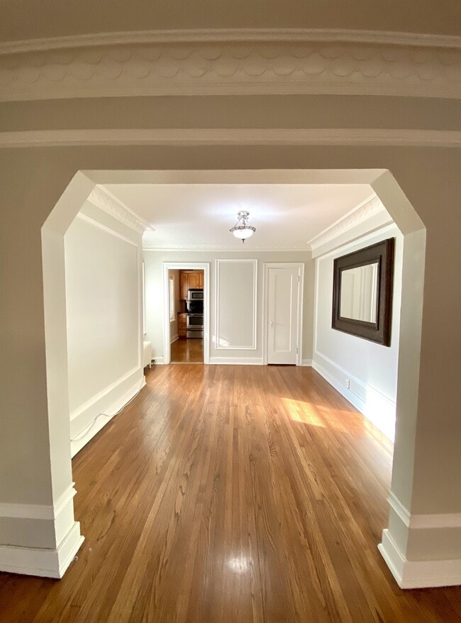 Primary Photo - 807 W 48th St