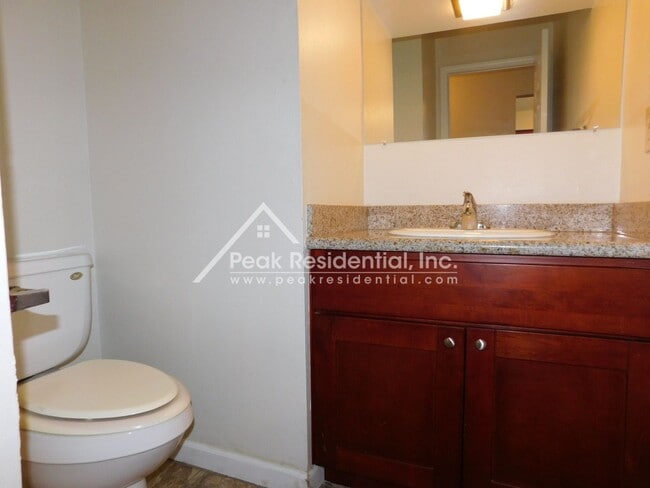 Building Photo - Updated 3bd/1.5ba Rancho Cordova Duplex