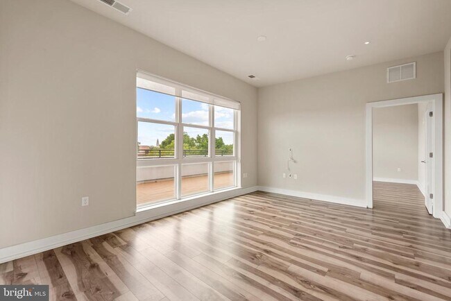 Building Photo - 1800 Mt Vernon Ave