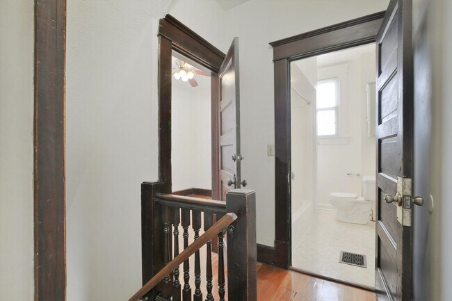 Building Photo - 4 Bedroom , 2 Bath Newly Renovated house - Right off of High St