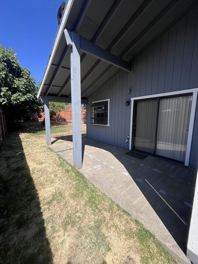Building Photo - NICE UPDATED HOME IN CITRUS HEIGHTS!!
