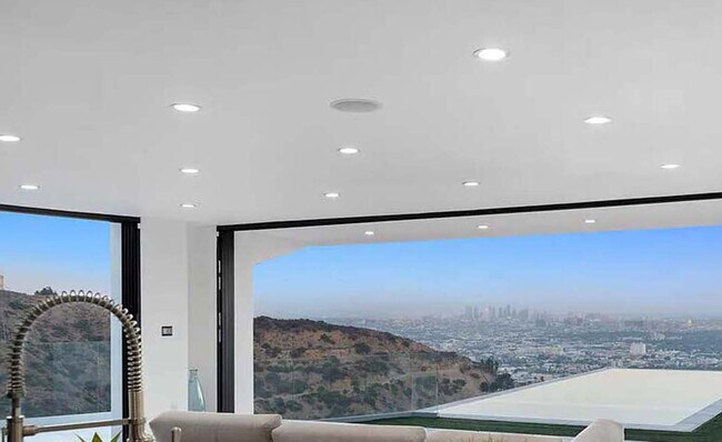 Building Photo - 2110 Hercules Dr