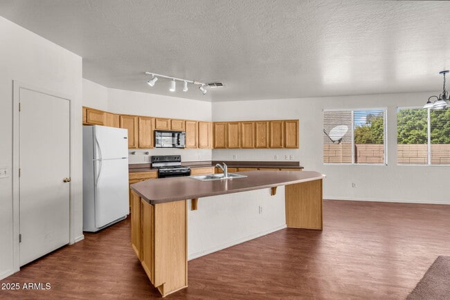 Building Photo - 13644 W San Juan Ave