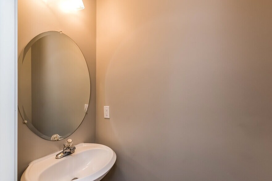 Building Photo - 398 Glenleigh Dr