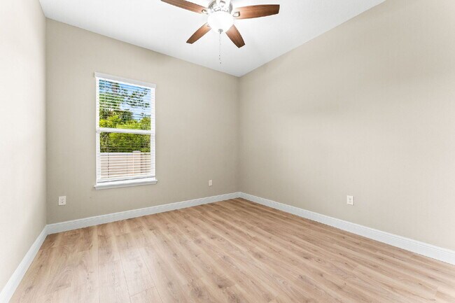 Building Photo - Spacious 4-Bedroom Home with 3 Full Baths ...