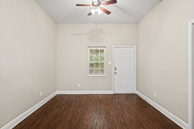 Building Photo - One of a kind, adorable 2 bed/1bath