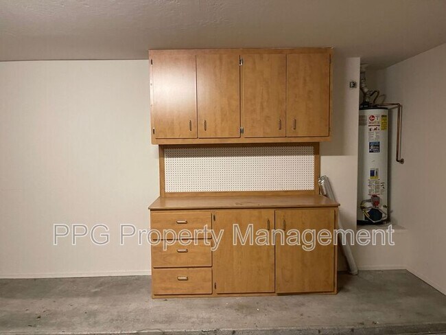 Building Photo - 14930 N Gil Balcome Ct