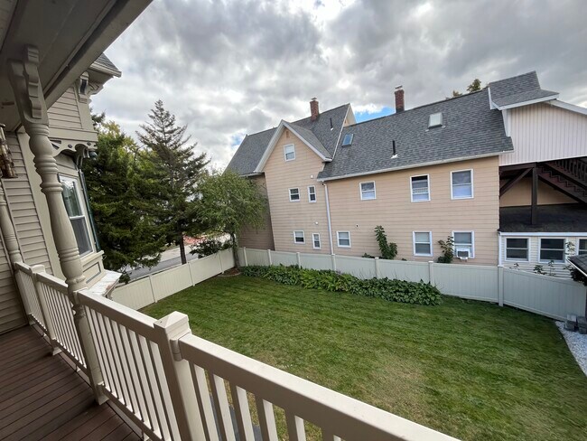 Building Photo - 262 Walnut St