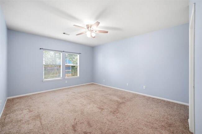 Building Photo - 1707 E Highlands Crossing