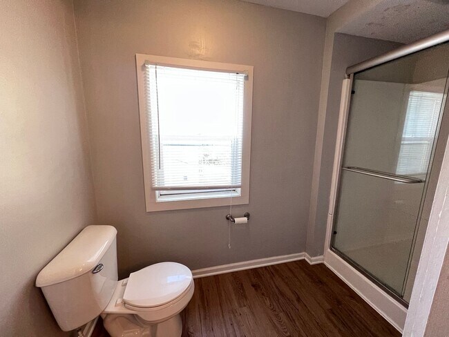 Building Photo - Updated 4-Bedroom Home!