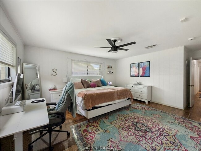 Building Photo - 2525 Willow Bend Dr