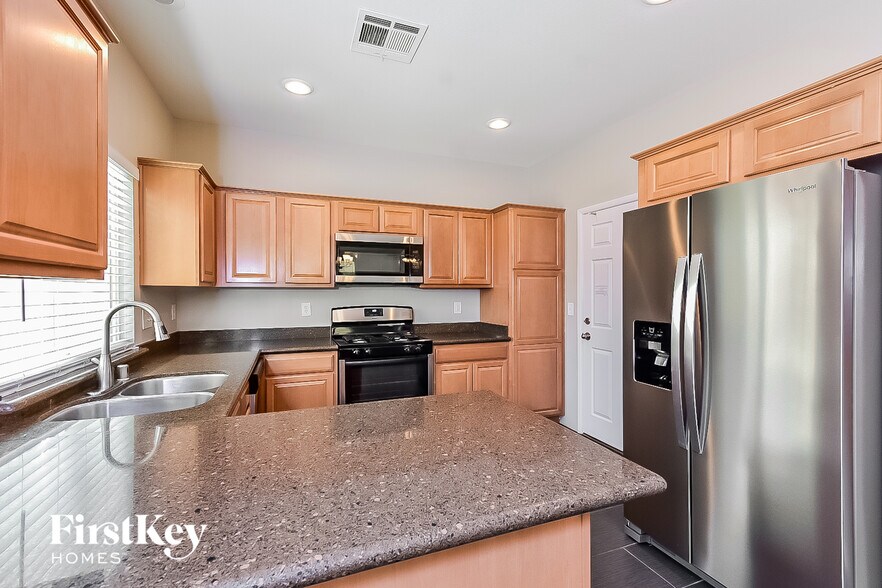 Building Photo - 10651 Bandera Mountain Ln