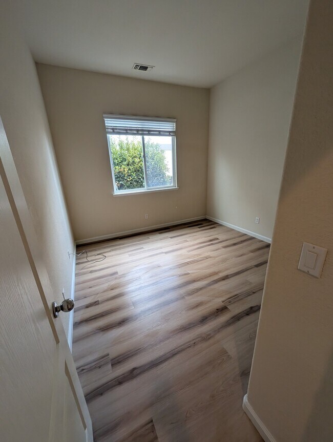 Building Photo - 2691 Presidio Dr